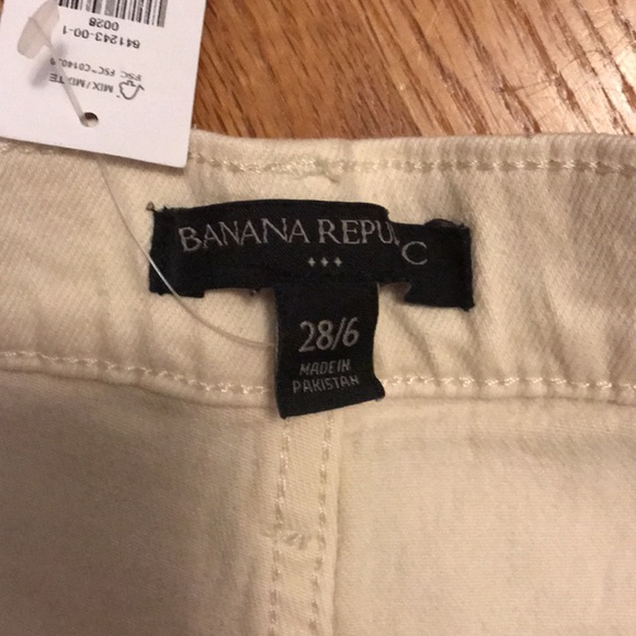 Cream Banana Republic button up 4” shorts - Picture 5 of 5
